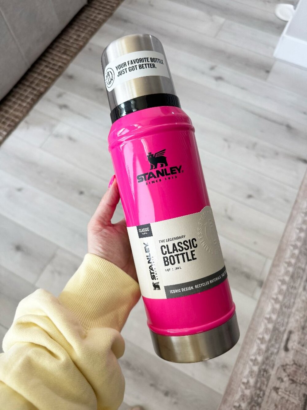Stanley - The Legendary Classic Bottle - Neon Pink - 1 QT
